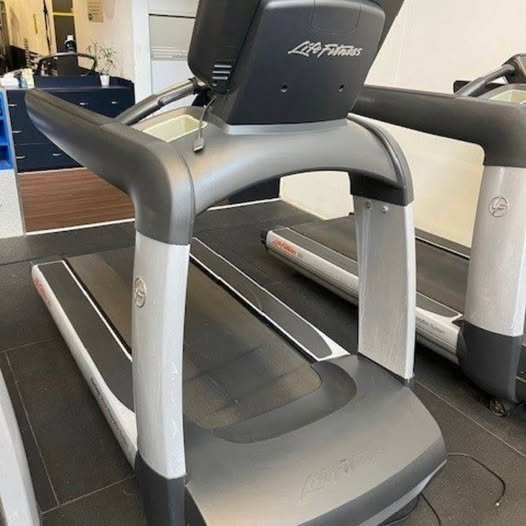 Life Fitness 95T Elevation Commercial Treadmill - Fully Serviced & Ready